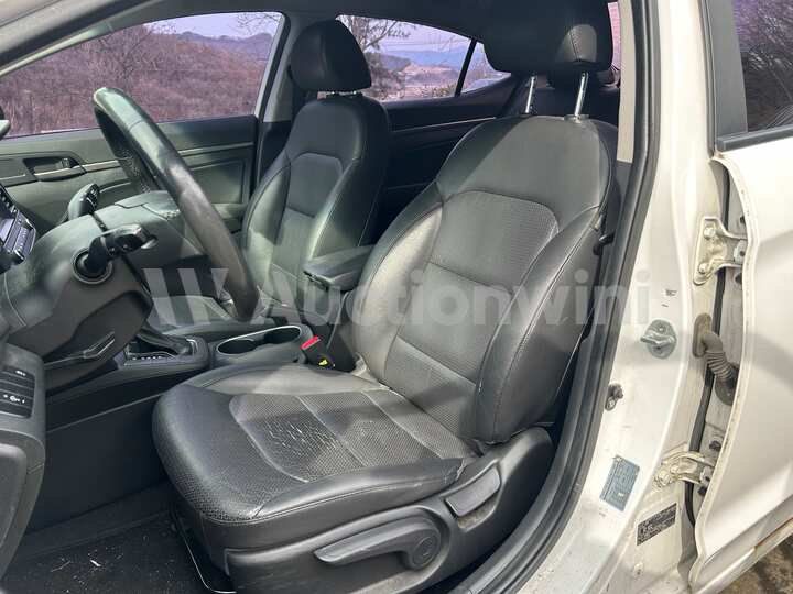 Hyundai Avante 2016 — 25
