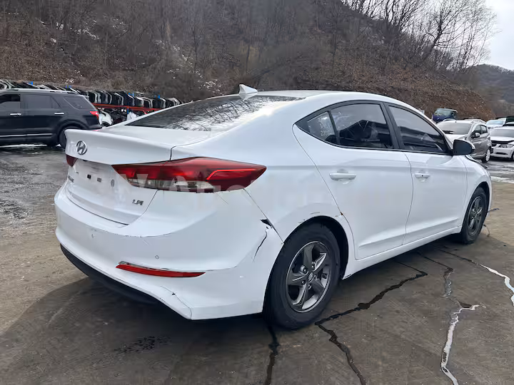 Hyundai Avante 2016 — 4