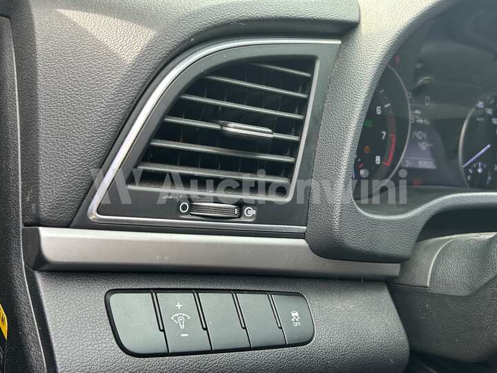 Hyundai Avante 2016 — 34