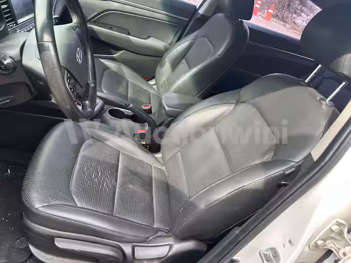 Hyundai Avante 2016 — 42