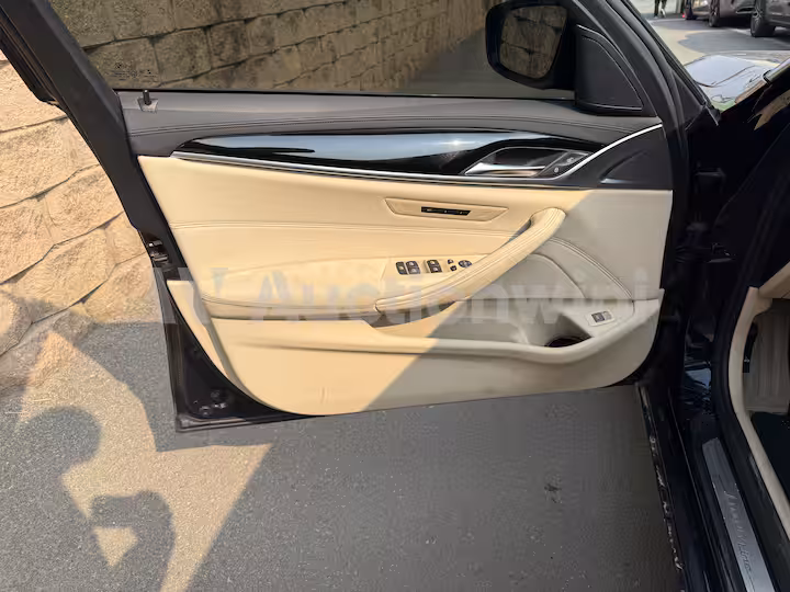 BMW 5 Series 2020 — 27