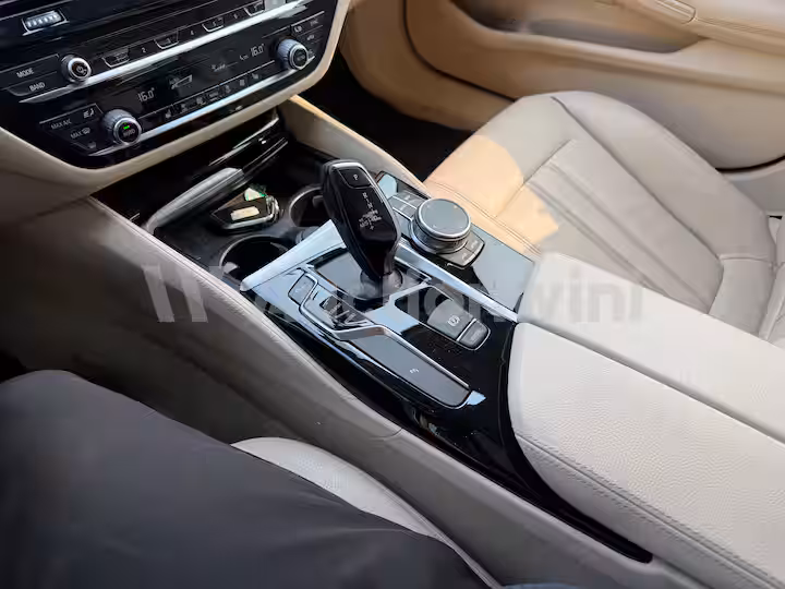 BMW 5 Series 2020 — 33