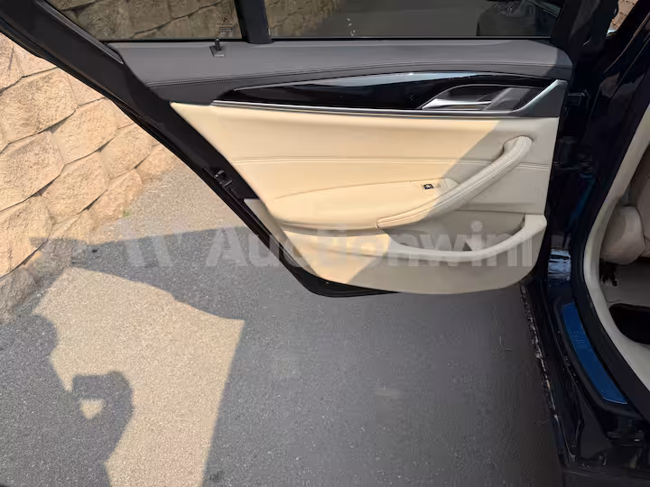 BMW 5 Series 2020 — 37