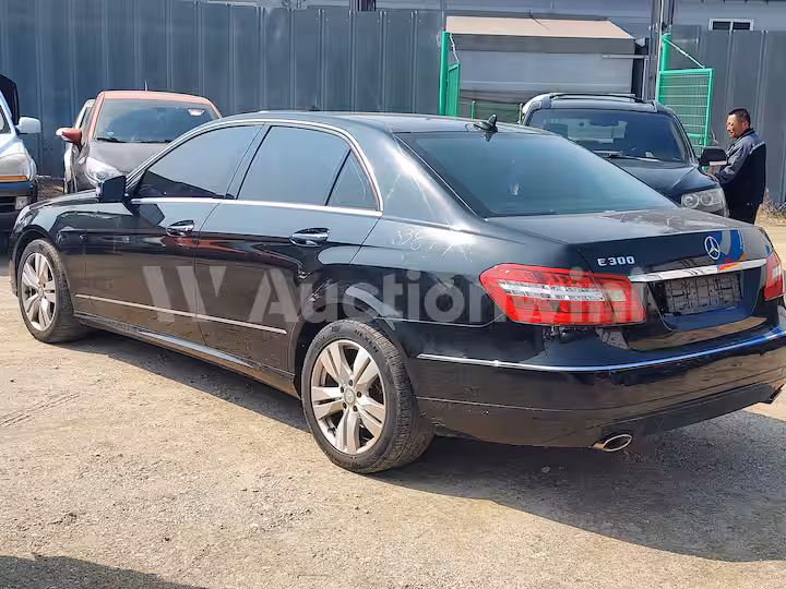 Mercedes Benz E Class 2013 — 3