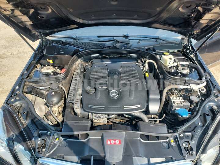 Mercedes Benz E Class 2013 — 24