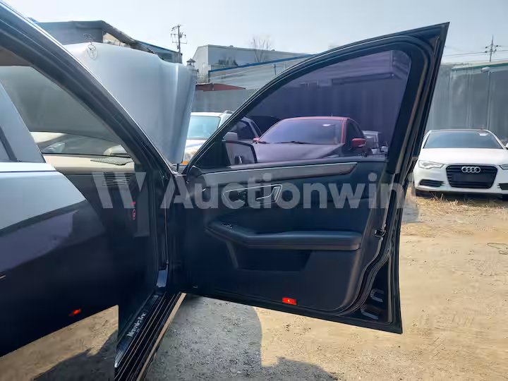 Mercedes Benz E Class 2013 — 27