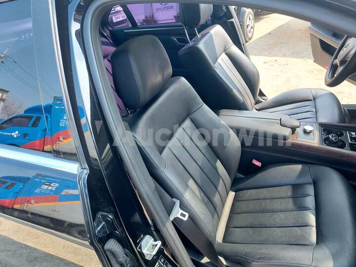 Mercedes Benz E Class 2013 — 29