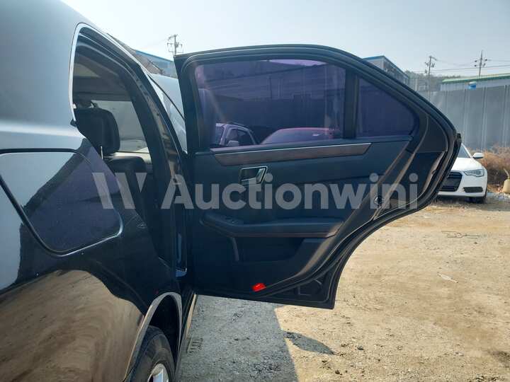 Mercedes Benz E Class 2013 — 31