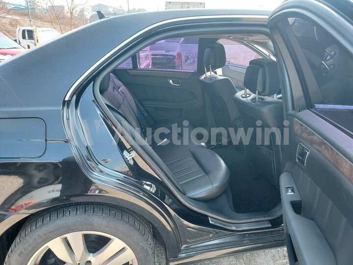 Mercedes Benz E Class 2013 — 32