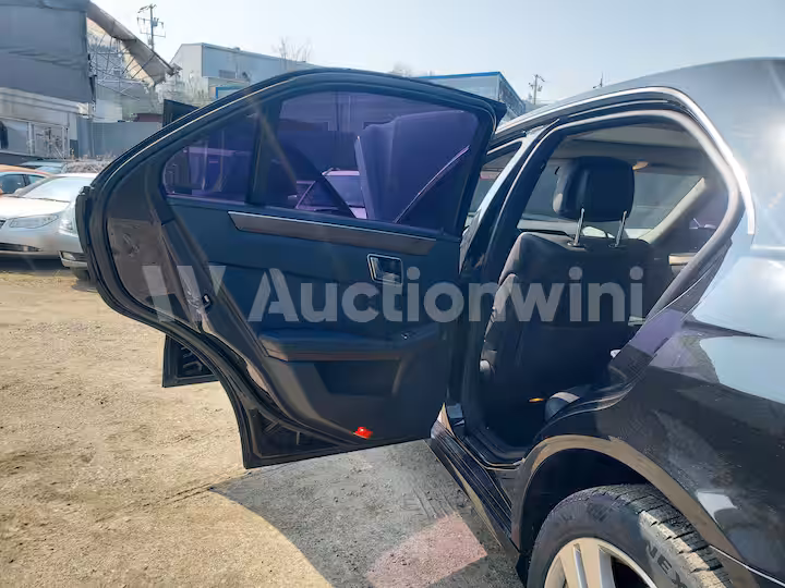 Mercedes Benz E Class 2013 — 36