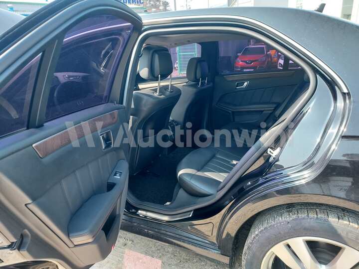 Mercedes Benz E Class 2013 — 37
