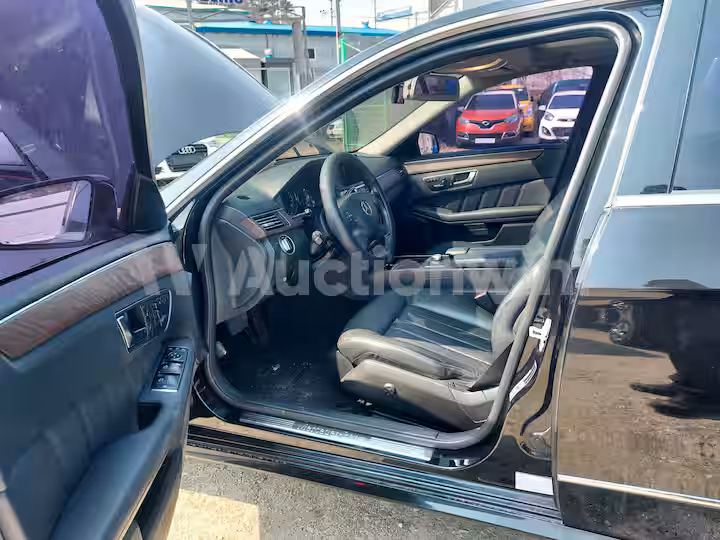 Mercedes Benz E Class 2013 — 40