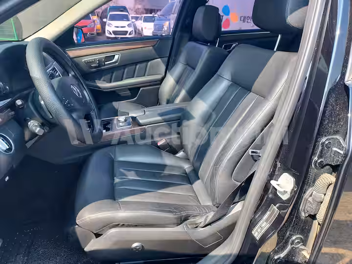 Mercedes Benz E Class 2013 — 41