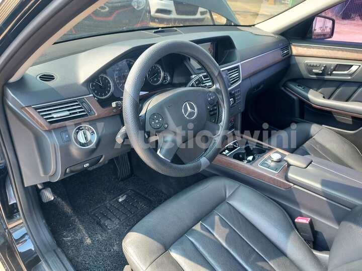 Mercedes Benz E Class 2013 — 42