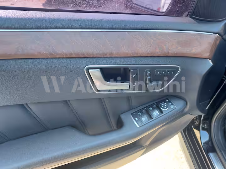 Mercedes Benz E Class 2013 — 44