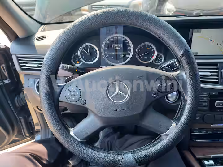 Mercedes Benz E Class 2013 — 46
