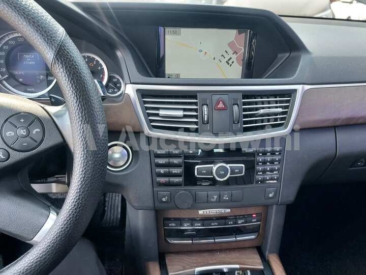 Mercedes Benz E Class 2013 — 48