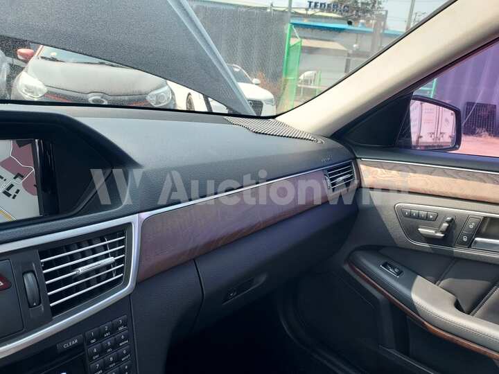 Mercedes Benz E Class 2013 — 52