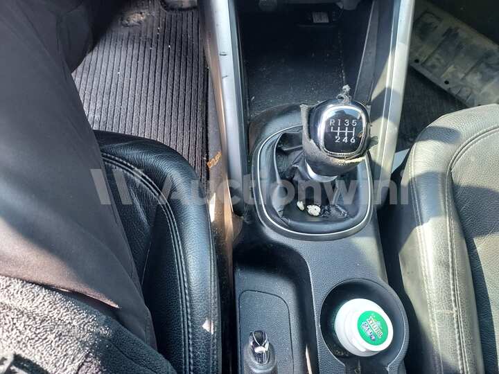 Hyundai Veloster 2012 — 46