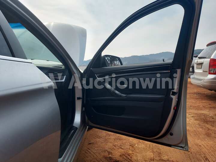 BMW 5 Series 2012 — 27