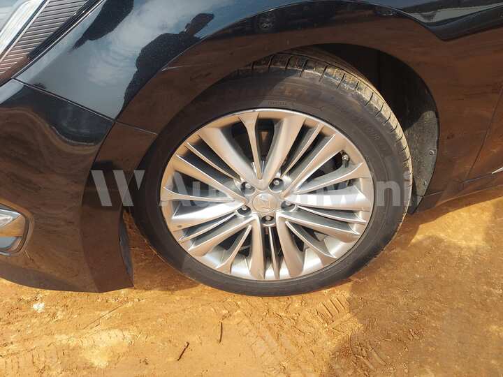Hyundai Aslan 2015 — 12
