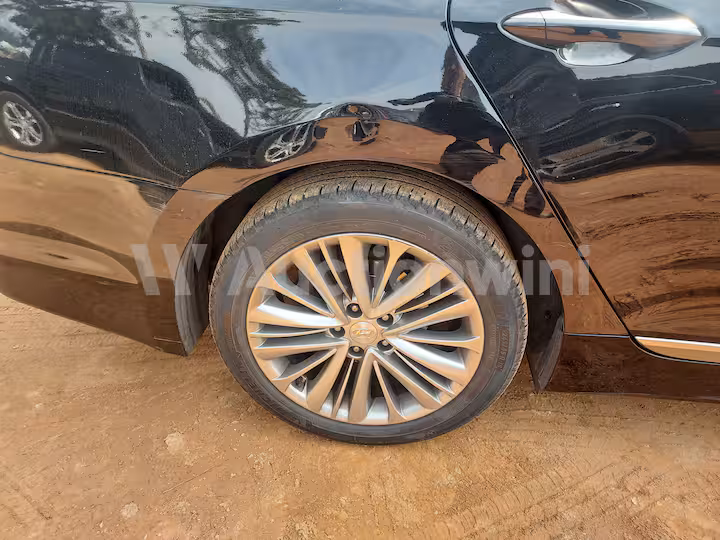 Hyundai Aslan 2015 — 14