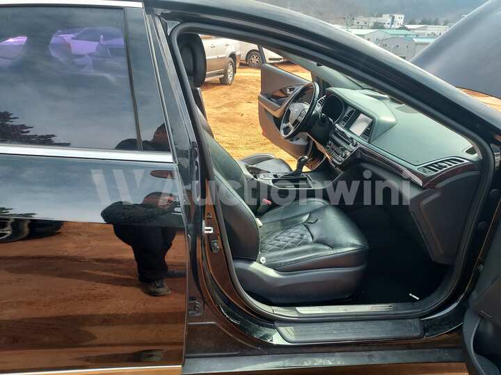 Hyundai Aslan 2015 — 30