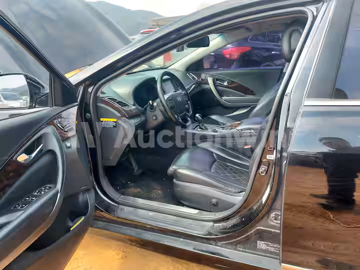 Hyundai Aslan 2015 — 38