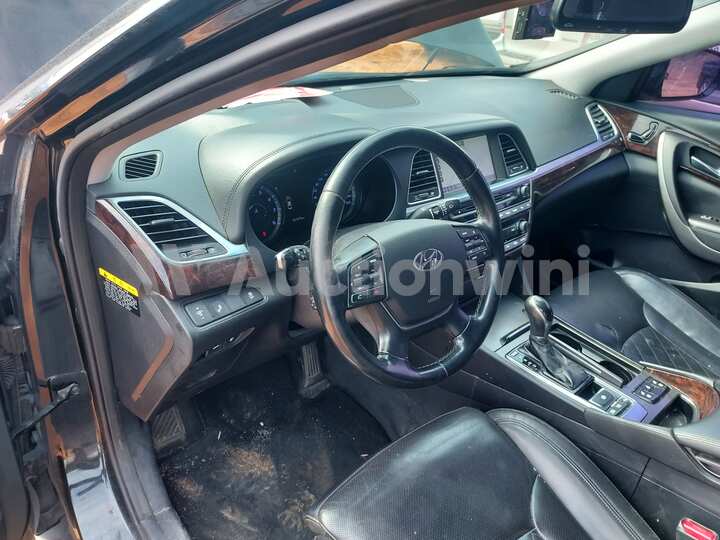 Hyundai Aslan 2015 — 40