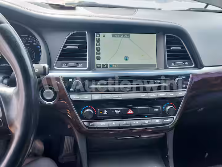 Hyundai Aslan 2015 — 46