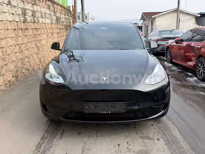 Tesla Model Y 2024 — 2