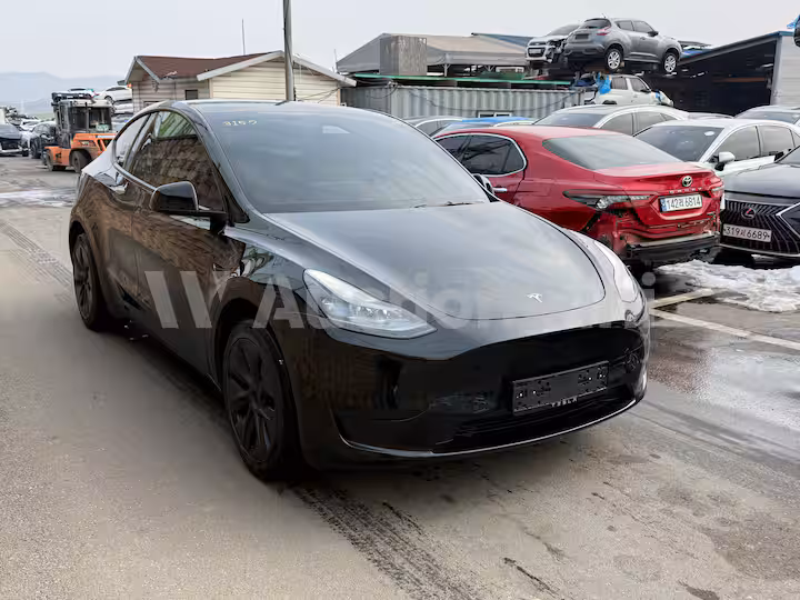 Tesla Model Y 2024 — 3