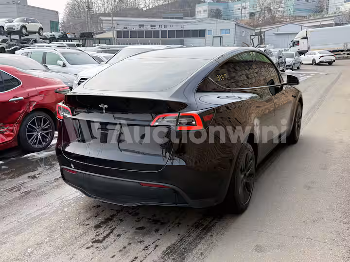 Tesla Model Y 2024 — 4