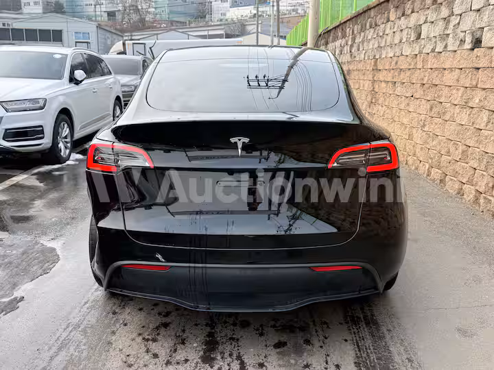 Tesla Model Y 2024 — 5
