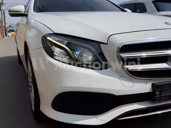 Mercedes Benz E Class 2018 — 11
