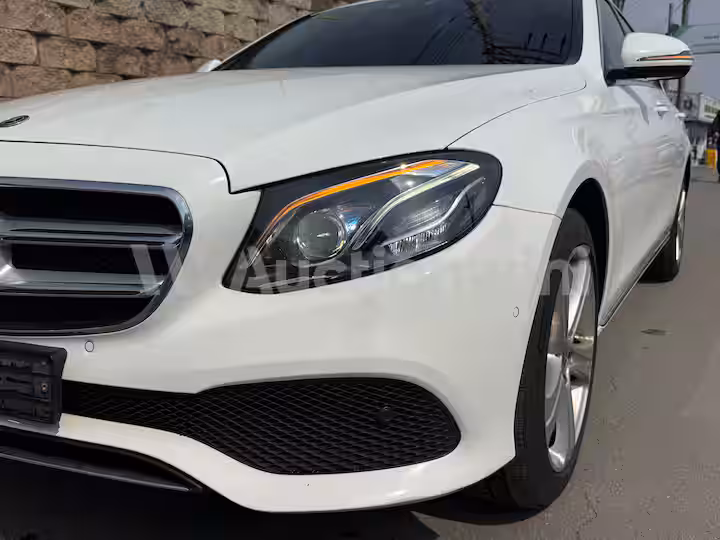 Mercedes Benz E Class 2018 — 12