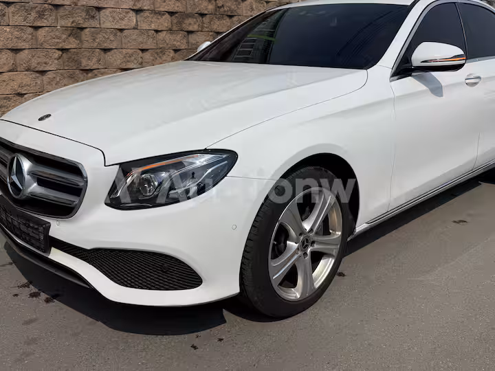 Mercedes Benz E Class 2018 — 16