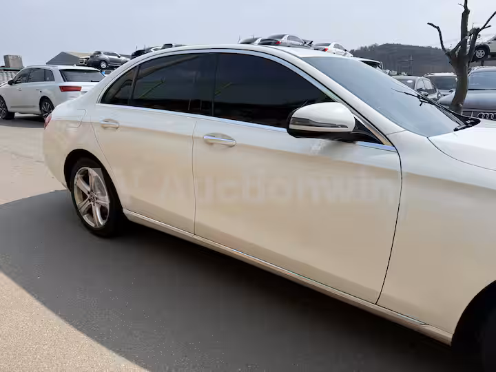 Mercedes Benz E Class 2018 — 17