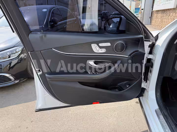 Mercedes Benz E Class 2018 — 26