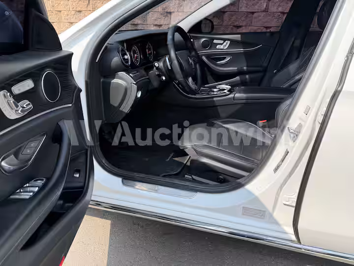 Mercedes Benz E Class 2018 — 27