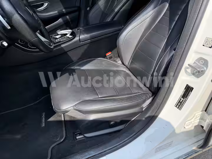 Mercedes Benz E Class 2018 — 28