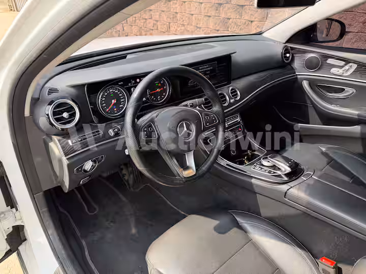 Mercedes Benz E Class 2018 — 29