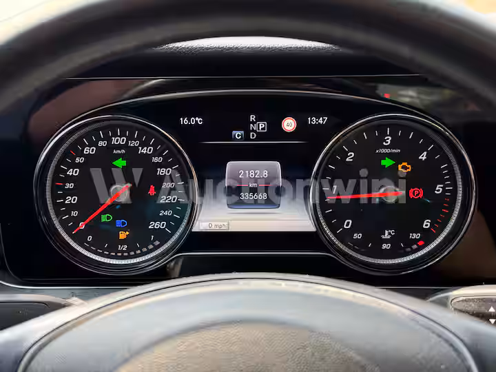 Mercedes Benz E Class 2018 — 32