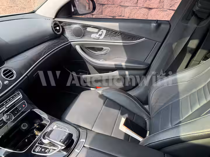 Mercedes Benz E Class 2018 — 36