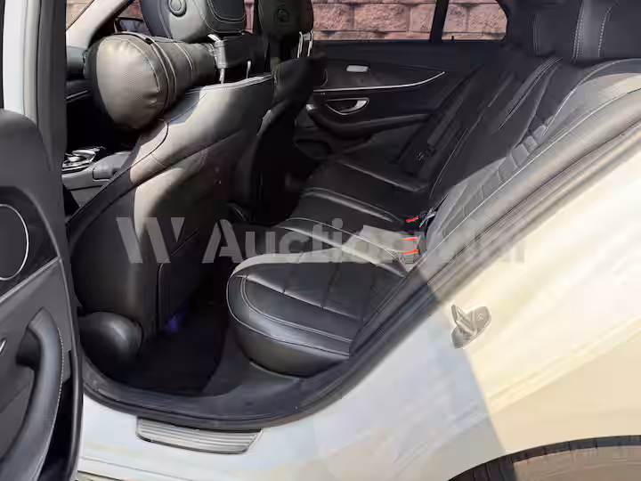 Mercedes Benz E Class 2018 — 39