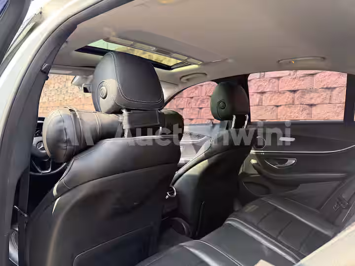 Mercedes Benz E Class 2018 — 40