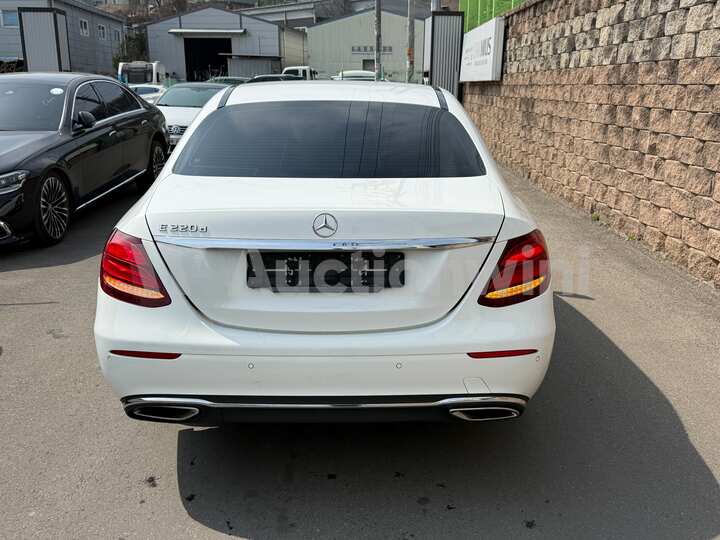 Mercedes Benz E Class 2018 — 5