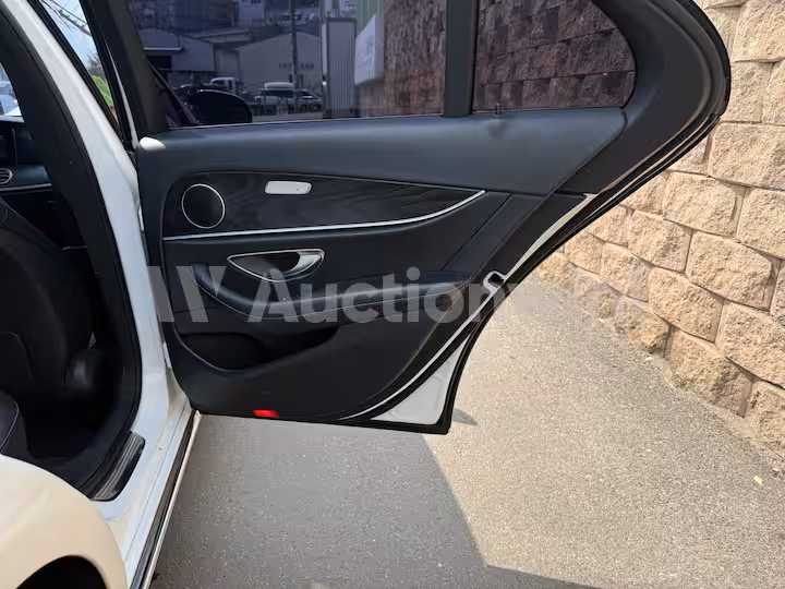 Mercedes Benz E Class 2018 — 41