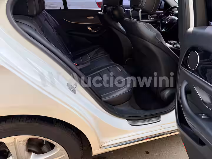 Mercedes Benz E Class 2018 — 42