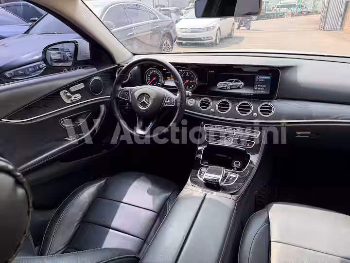 Mercedes Benz E Class 2018 — 44